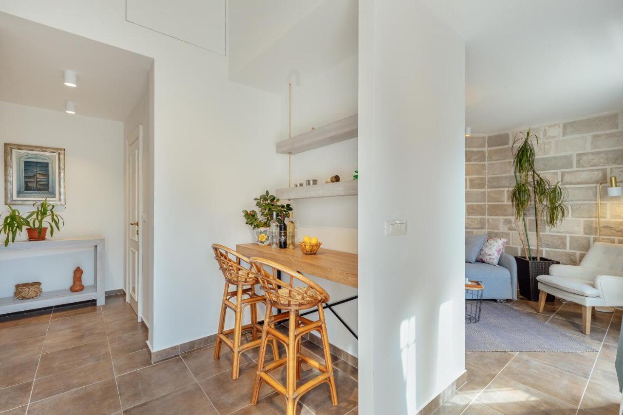 Stylish Mini-House With Garden & Beach Bijela Exterior foto