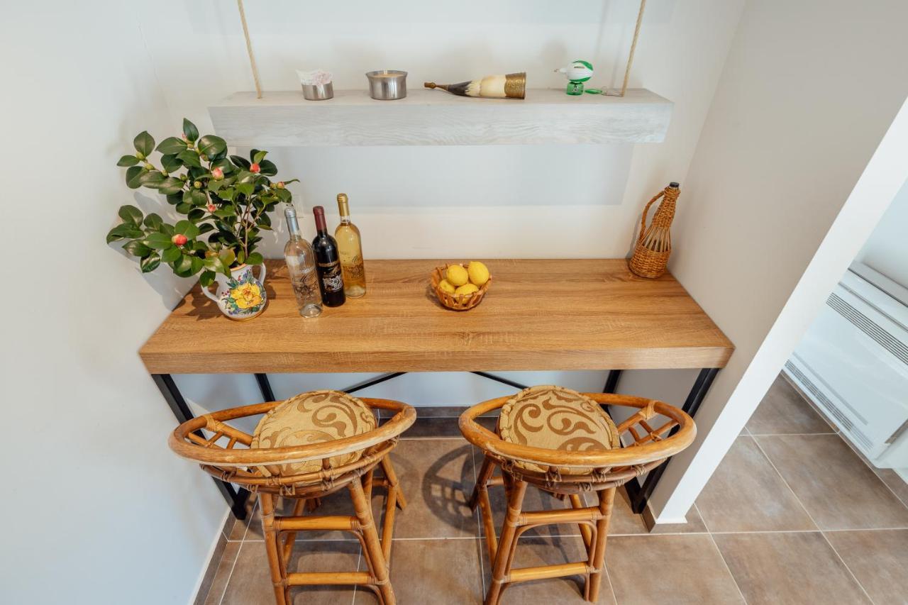 Stylish Mini-House With Garden & Beach Bijela Exterior foto