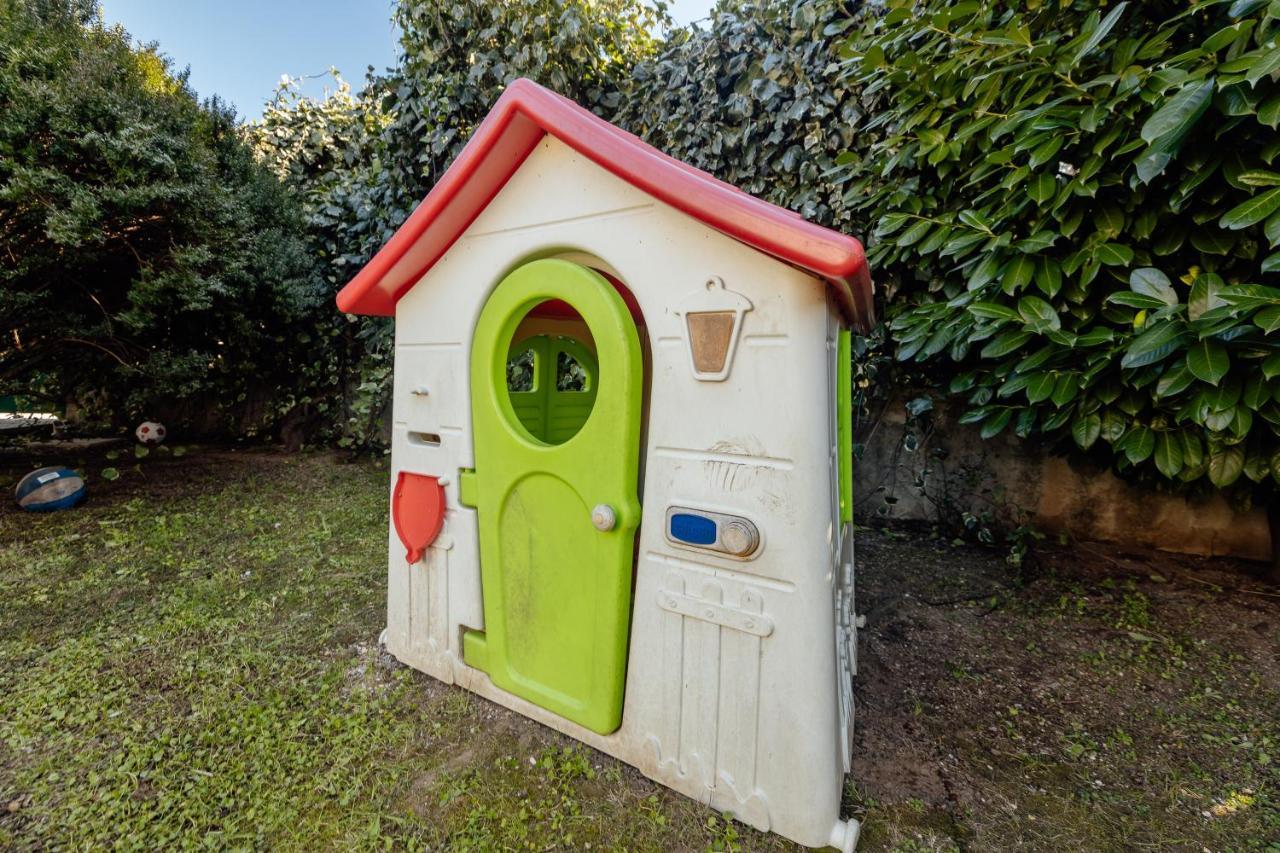 Stylish Mini-House With Garden & Beach Bijela Exterior foto